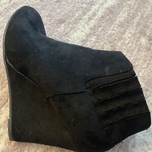Charlotte Russe Ankle Boots Platform Wedge Heel Size 10 Suede Black Velvet EUC