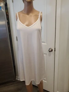 Vanity Fair Spin Slip Size M 18 Reversible Neckline White 18" #10158 - Picture 1 of 14