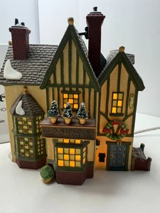 Dept 56 Mint Retired Dickens Village J.D. Nichols Toys mit Licht & Karton #58328 - Bild 1 von 8
