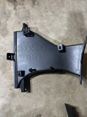 2024-2026 HYUNDAI SANTA FE FRONT BUMPER RIGHT PASSENGER SIDE AIR DUCT COVER OEM Foto 1 de 3