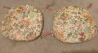X2 ORIGINAL ERCOL SEAT CUSHIONS FLORAL DESIGN AND IN VERY GOOD CONDITION  - Image 1 of 4