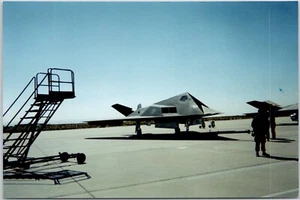 Fotografía de avión Stealth Aircraft F-117 ubicación desconocida espalda en blanco - Imagen 1 de 1