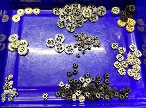 80 Lego Technic Gears 32198, 3647, 11955, 3648, X187, 32270, 3650b, 32269, 94925 - Picture 1 of 5