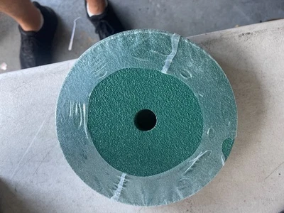 Lot Of 100 VSM 151083 AF799 ACTIROX Fiber Discs 7" x 7/8" 60 Grit New In Box - Image 1 of 4