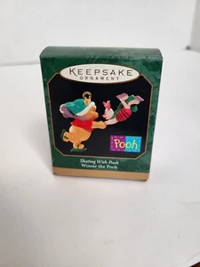 Hallmark Keepsake 1999 Patinaje con Pooh Winnie the Pooh Adorno de Navidad Nuevo en Caja - Imagen 1 de 4