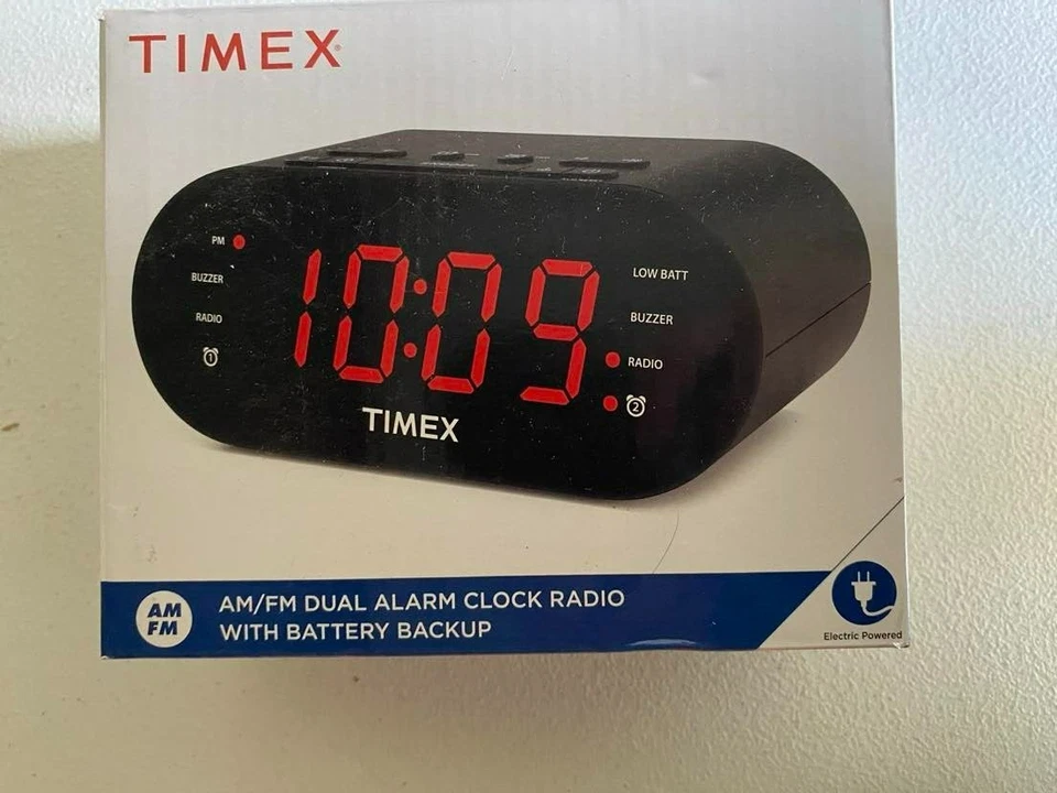 Timex T231G AM/FM Dual Alarm Clock Radio with 1.2-Inch Display and Line-in Jack - Image 1 of 4