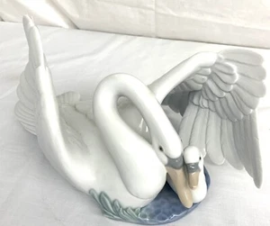 Lladro “The Little Swan" Figurine - No Box - Picture 1 of 3