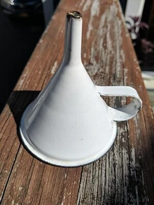 Antik Vintage WEISS Emaillegeschirr PORZELLAN EMAILLE TRICHTER schwarzer Rand Griff 3,5" - Bild 1 von 11