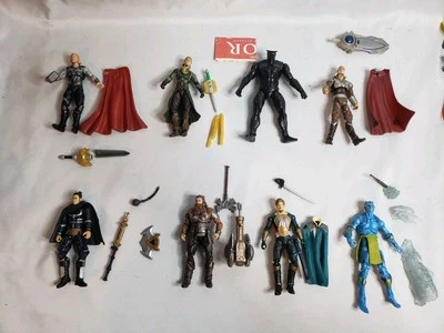 "Lote de 8 figuras sueltas de 3,75"" de Thor, Hogun, Fandral y más de la película del Universo Marvel" Foto 1 de 4