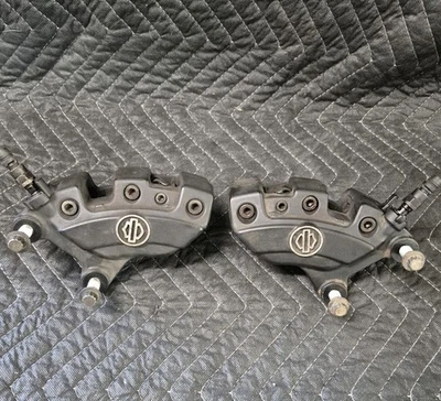 Pinza de freno delantera derecha izquierda Harley VRSCDX Night Rod Special 2008-2017 Foto 1 de 4