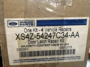 KIT CERRADURA SEGURIDAD PUERTA FORD FOCUS 2000-2004 ORIGINAL NUEVO XS4Z54247C34AA (F4) - Imagen 1 de 2