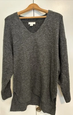 H 和 M 木炭模糊轻便超大长款毛衣羊毛聚乙烯混纺中号 — 第 1/4 张图片