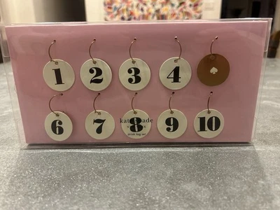 Juego de 10 dijes de etiquetas de bebida de papel Kate Spade New York numerados 1-10 Foto 1 de 4