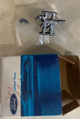 Новый из старых запасов Ford 1974 1978 Mustang II 2 эмблема крыла 1975 1976 1977 украшение - Изображение 1 из 2