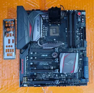 ASUS Maximus VIII Extreme: LGA1151 Z170 DDR4 EATX WIFI mit IO-Shield - Bild 1 von 6
