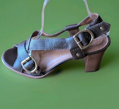 Sandálias femininas Corso Como-Fivela 10M couro marrom salto tornozelo estilingue... - Imagem 1 de 4