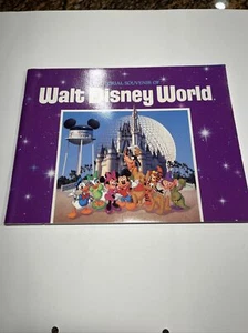 “A PICTORIAL SOUVENIR OF WALT DISNEY WORLD” Promo Undated Paperback Book - Foto 1 di 9