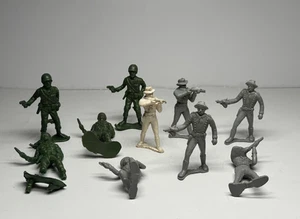 Lot of Vintage Marx Large Plastic Soldiers & Cavalry Figures - Picture 1 of 10
