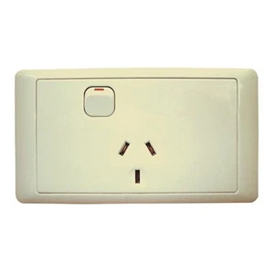 Toma de corriente CMS Single Beige 10 amperios con acopladores de instalación de 20 amperios para caravana 240 - Imagen 1 de 2