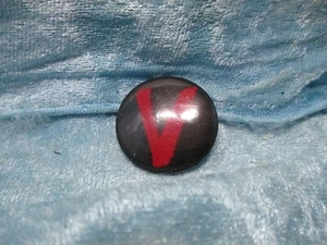 V Button - Picture 1 of 1