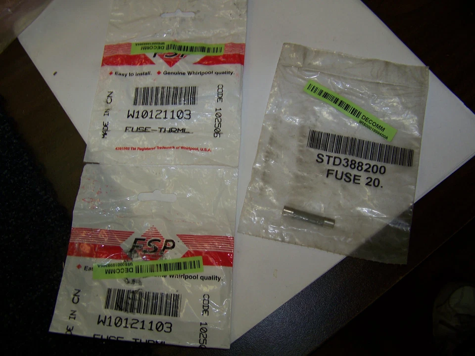 Fusibles FSP 3 en total -- 2 ea. - Fusible de línea W10121103, 1 ea. - Microondas STD388200 Foto 1 de 1