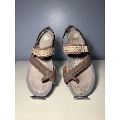 Baretraps Womens Brown Wedge Sandals Thong Toe Comfort Size 7.5M - Image 1 of 4
