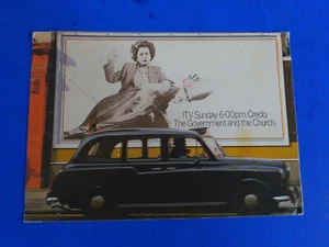 Postal Margaret Thatcher azotando a la Iglesia El Gobierno y la Iglesia - Imagen 1 de 2