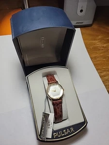 NOS Pulsar V810-1090 Gold Tone Crystal Face Leather Band Women’s Watch In Box - Picture 1 of 10