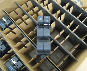 New OEM 2020-2023 Toyota 84040-0E130 Window / Door Lock Master Switch Assembly - Foto 1 di 8