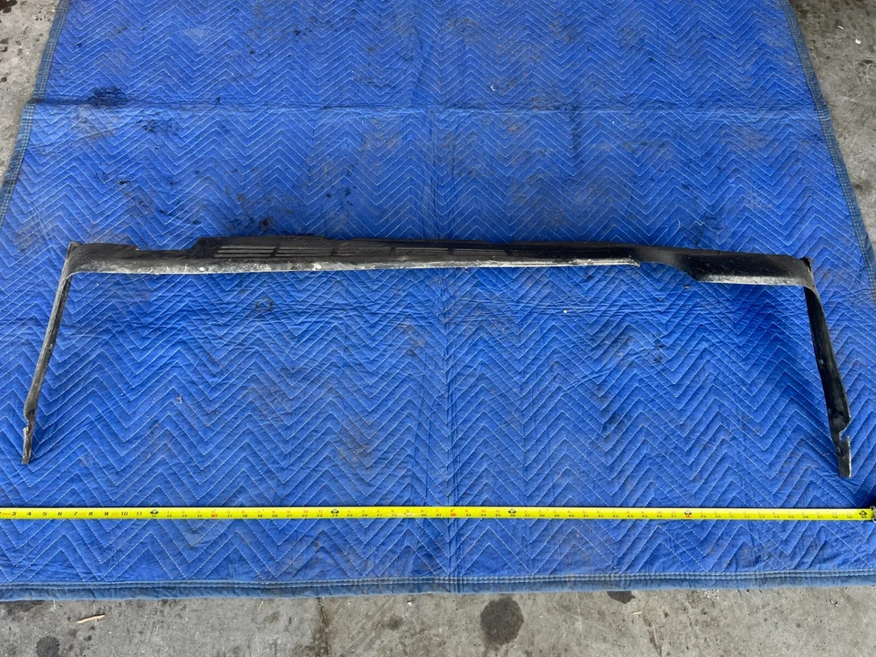 Volvo 740 760 1984-1989 sedán panel de llenado inferior trasero moldura de valencia OEM #1630EM Foto 1 de 4