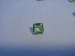 Peridot Princess Cut 3mm x 3mm Gemstone 0.10 Carats Natural Gem - Foto 1 di 3