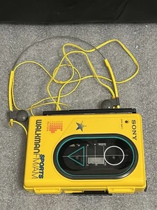 Vintage Sony Walkman Sport FM/AM Kassettenspieler mit Kopfhörer - funktioniert nicht - Bild 1 von 17