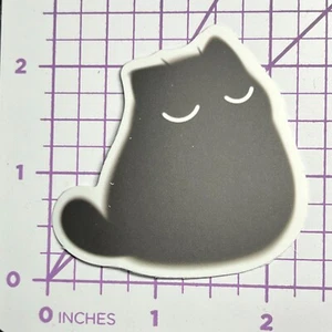 Schwarze Katze mit geschlossenen Augen - Mystery schwarze Katze Vinyl Aufkleber Sticker Bombe Telefon Emo - Bild 1 von 4