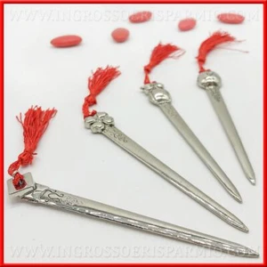 TAGLIACARTE IN METALLO CON SIMBOLI LAUREA E NAPPINA ROSSA BOMBONIERE ORIGINALI - Picture 1 of 3
