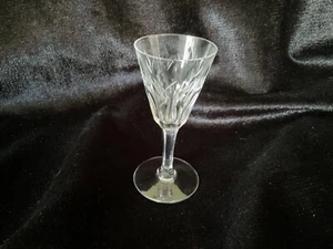 SIGNED STUART TURNER "ABBEY" ENGLAND CUT CRYSTAL GLASS 3.5" CORDIAL LIQUOR SHOT - Picture 1 of 3