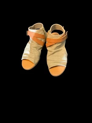 SODA PEEP TOE FLAT SANDLE/BOOTIE Sz 8 ZIPPER W/BUCKLE - Image 1 of 4