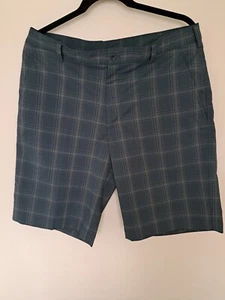 NIKE GOLF Dri-Fit Mens Dark Blue Plaid Shorts Size 34 Excellent Condition - Picture 1 of 6