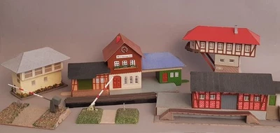 Retro AUHAGEN KG Marienberg DDR  Bahnhof Stellwerk Güterschuppen etc TT H0 1970 - Bild 1 von 4