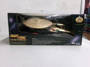 PLAYMATES - STTNG - 7TH ANNIVERSARY GOLD U.S.S. ENTERPRISRE - LIMITED EDITION#OS - Picture 1 of 6
