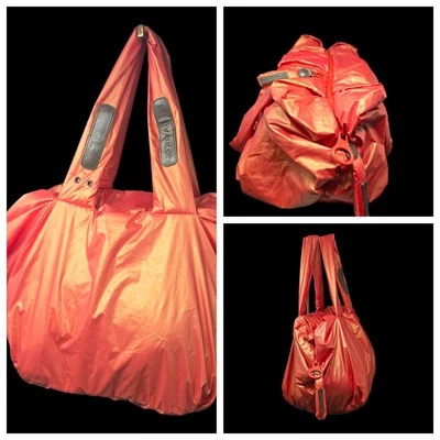 See By Chloe Joyrider Bolsa de Ombro de Nylon Inchada - Óleo Laranja Derramamento Brilho *LEIA - Imagem 1 de 4