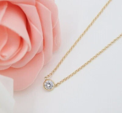 Collana con ciondolo solitario moissanite taglio tondo 1 ct placcato oro giallo 14 kt - Immagine 1 di 4