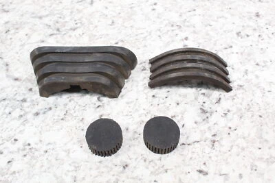 2004 SUZUKI DR200SE DR200 Gas Tank Dampers Fuel Grommets 44542-14A00 44541-14500 - Image 1 of 4