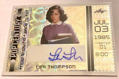 LEA THOMPSON 1/1 BACK TO THE FUTURE AUTÓGRAFO FOLHA METAL POP CENTURY AUTO - Imagem 1 de 3