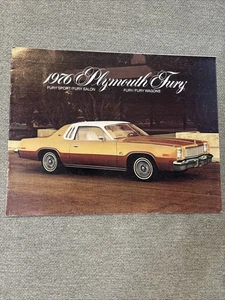 1976 Plymouth Fury and Fury Sport Original Car Sales Dealer Brochure - Foto 1 di 8