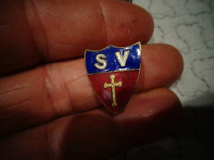 Ancienne Décoration Broche émaillée à identifier : Croix et S.V  - Picture 1 of 2