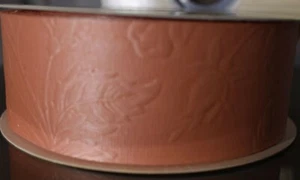 Continental Peach Embossed Floral Fabric Ribbon Design 20 Yard Roll 1 3/8 WFR - Imagen 1 de 6