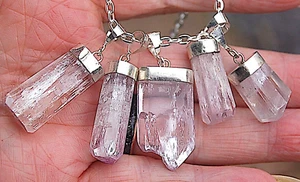 Caja y cadena colgante de cristal de kuncita - Relaciones automeditación superior - Imagen 1 de 2