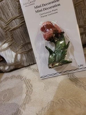 Мини-украшение Ashland Miniatures Halloween Little Shop Of Horror - Изображение 1 из 4