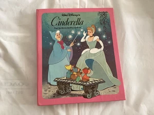 Libro vintage Walt Disney’s Cenerentola mulino a vento POP-UP MOVIE-GO-ROUND copertina rigida 1981 - Foto 1 di 8
