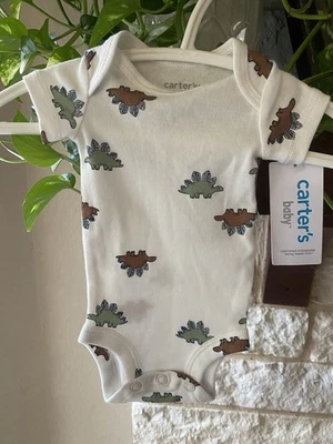 Nuevo con etiquetas Nuevo Body Carter's Preemie Conjunto Dinosaurio Foto 1 de 2
